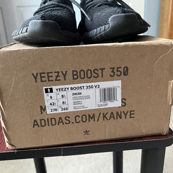 Yeezy Boost 350 V2 Black/Static REFLECTIVE - Size 9 main image 9